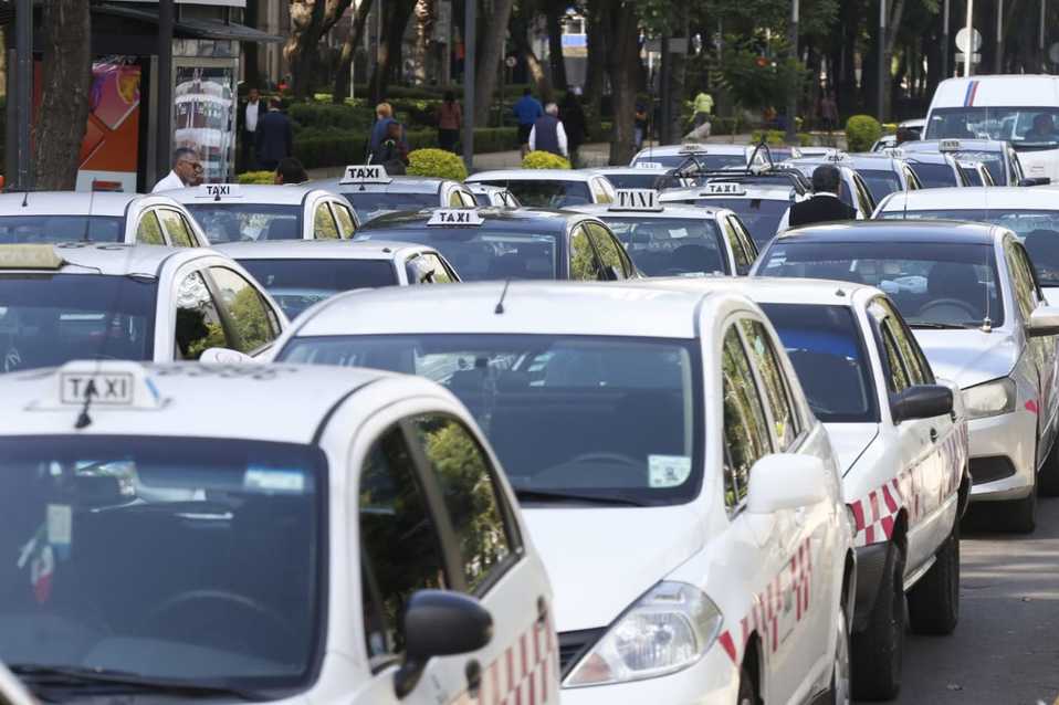 Continúan los bloqueos de taxistas en la Ciudad. /Araceli López
