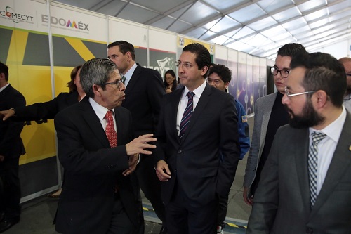 Durante un recorrido con las autoridades del sector. (Especial)