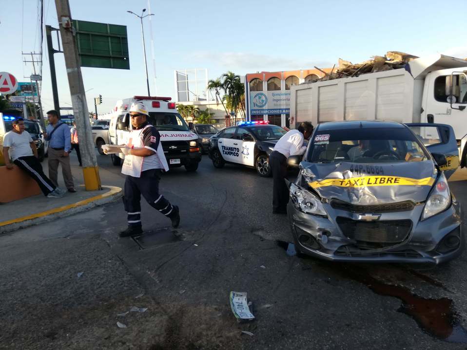 El taxi siniestrado. (Pablo Reyes)