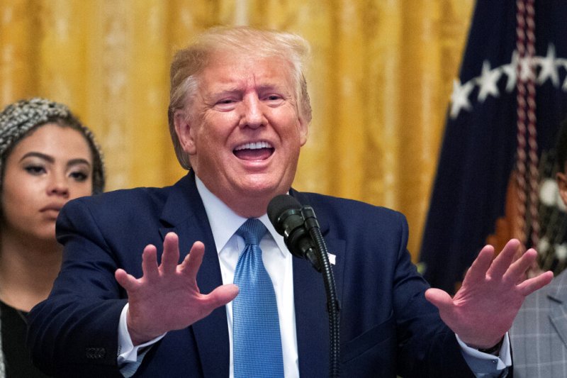 La llamada de Donald Trump a su par ucraniano ha provocado la apertura de una investigación contra el gobernante estadunidense. (AP)