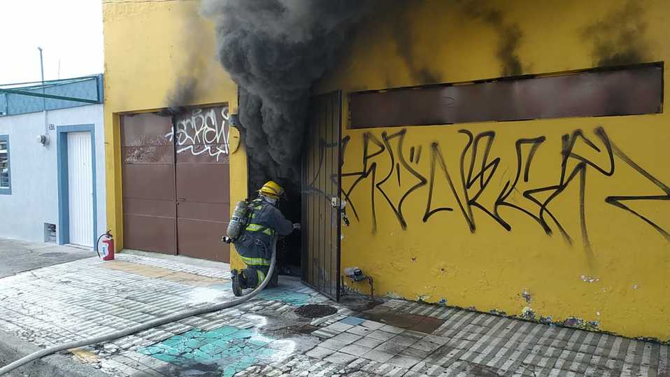 Tienda de piñatas se incendia en la colonia San Andrés (Cortesía)
