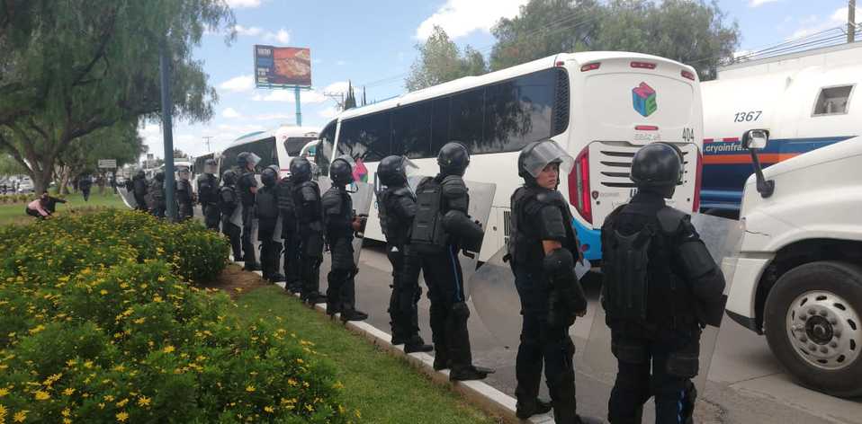 Trabajadores del volante se sumaron al llamado nacional del Movimiento Nacional Taxista.