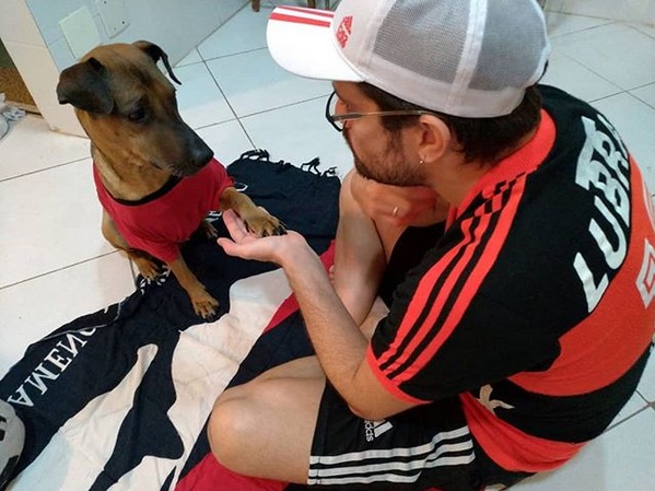 Aficionado del Flamengo rifa su boleto para quimioterapia de su perro (Instagram @danilomello87)
