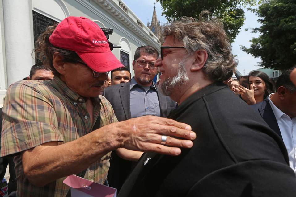 el lado altruista de Guillermo del Toro (especial)