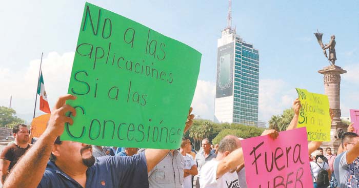 Los inconformes aseguraron que salir a las calles es la única manera de ser escuchados y adelantaron que habrá una nueva protesta el 23 de octubre. Le