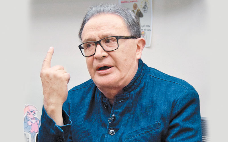 El periodista acudió a ‘El asalto a la razón’. (Wendy Vega)