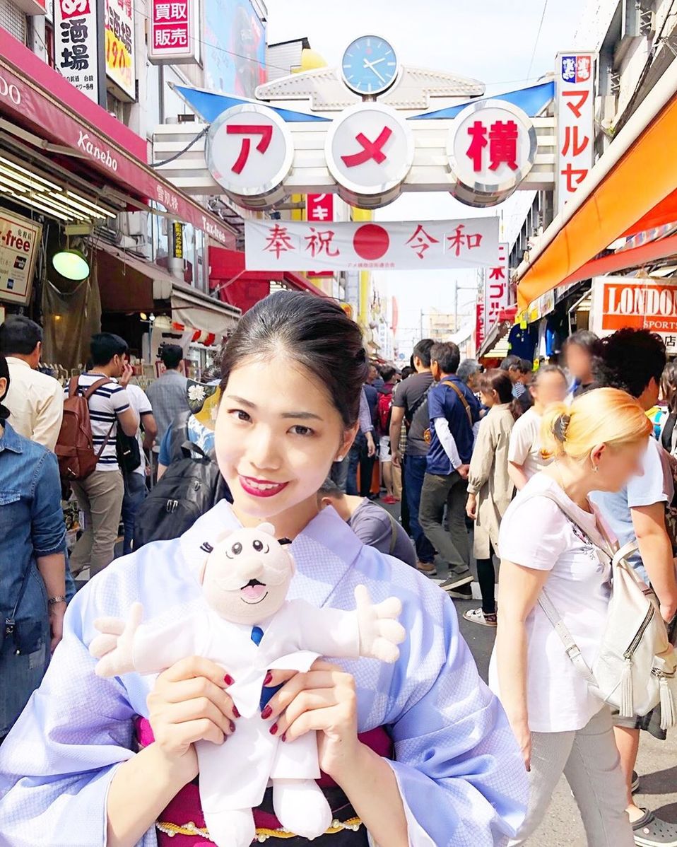 Reiko Takamatsu junto a Dr. Simi (Instagram carinaysimi)