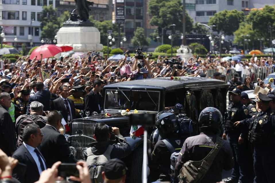 Cientos de fans se quedan con las ganas de despedirse de José José en Bellas Artes (Araceli López).