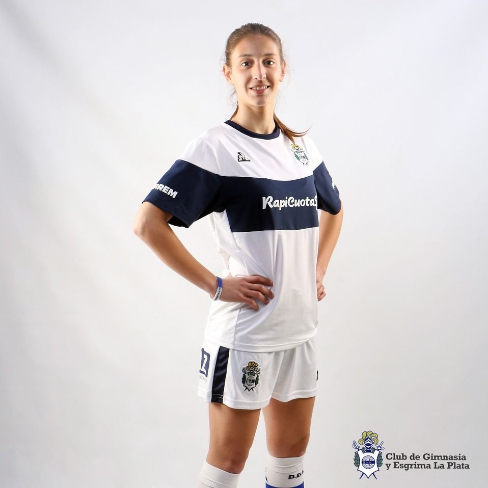 Lucía Guiñazú, jugadora de Gimnasia y Esgrima La Plata (@FemeninoCGE)
