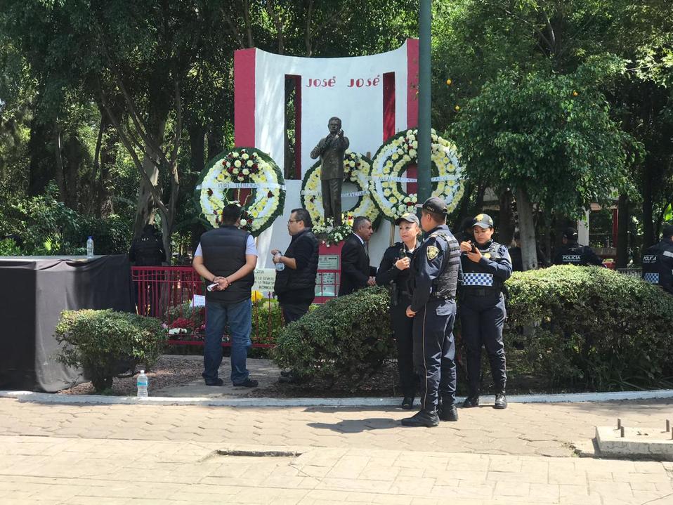 Seguidores de José José se reunieron en el parque de la China. (Ivett Salgado)
