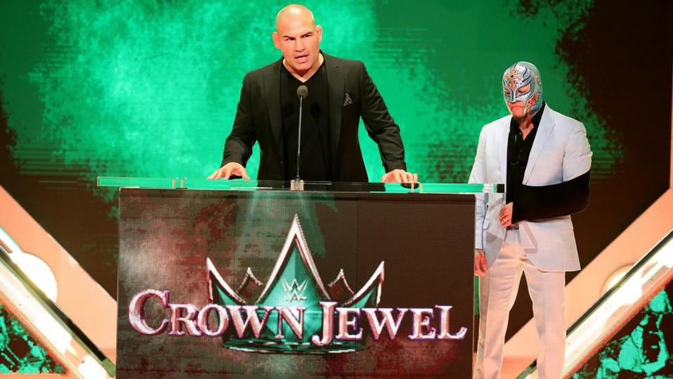 Caín Velásquez firma con WWE y luchará contra Brock Lesnar (WWE)
