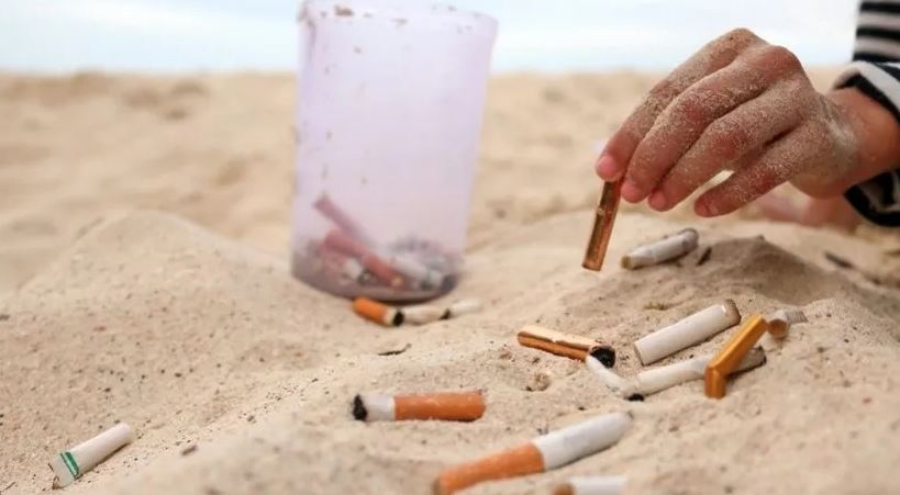 Colillas de cigarro en playas (Foto/Vía web)