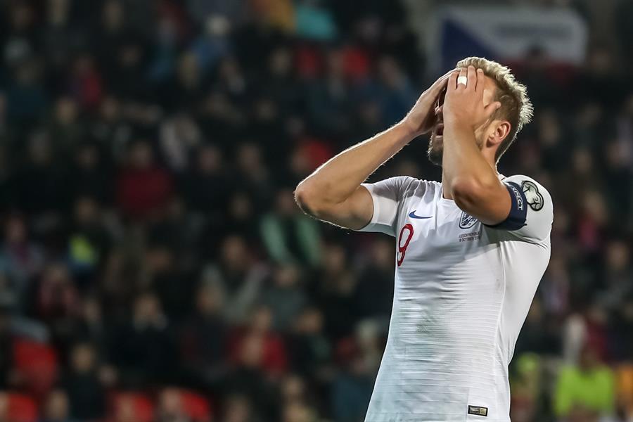 Harry Kane en lamento durante la derrota de Inglaterra ante Reública Checa (EFE)