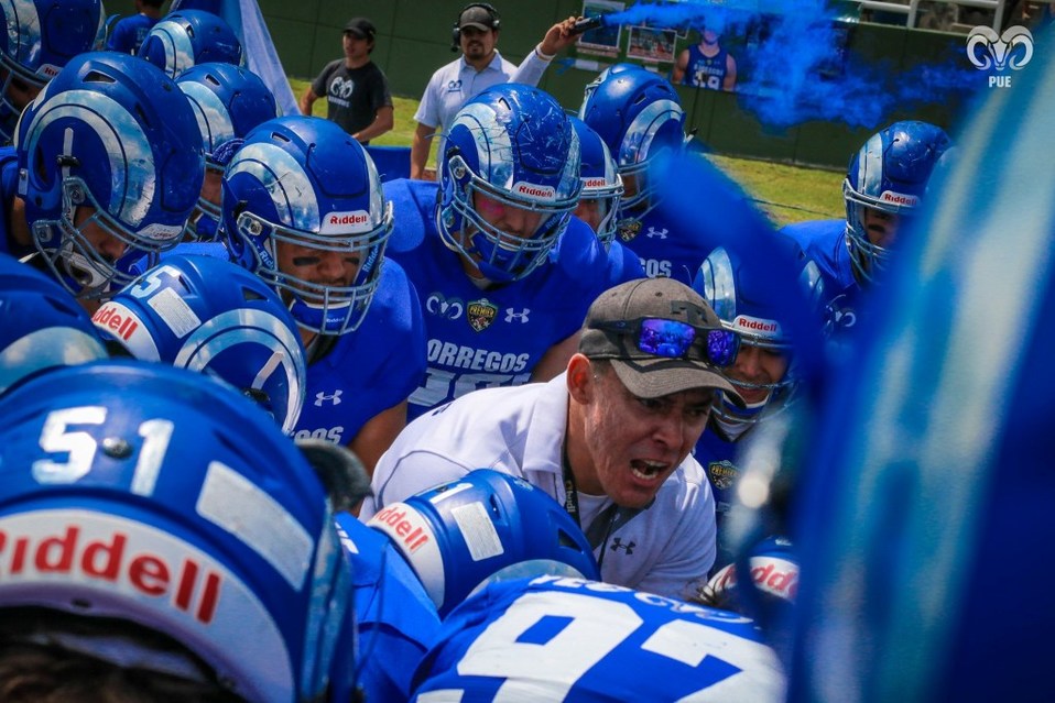 Lira, head coach de Borregos, salió en defensa de sus pupilos, en espera de ganar la "Guerra Civil" a los cholultecas (Especial)