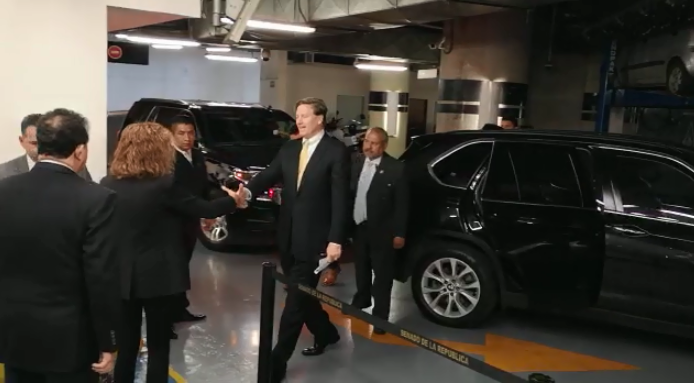 Llega embajador de Estados Unidos en México al Senado.