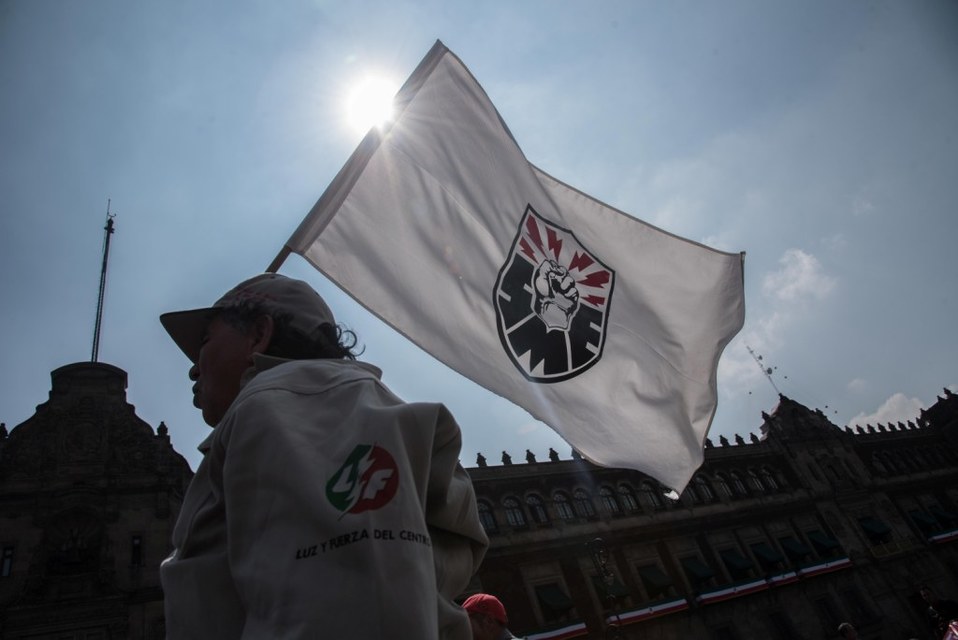 Manifestación del SME en el Zócalo capitalino contra Martín Esparza el 28 de septiembre. (Cuartoscuro)