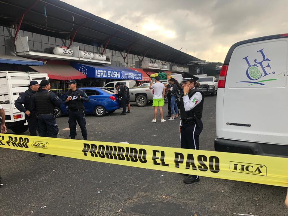 Matan a mujer dentro del Mercado de Abastos de Guadalajara (Erick Bréguer).