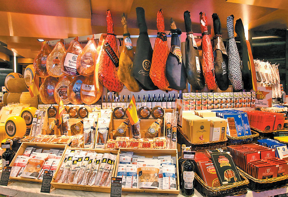 Quesos, pan y cervezas, otras las delicias europeas. (Juan Carlos Bautista)