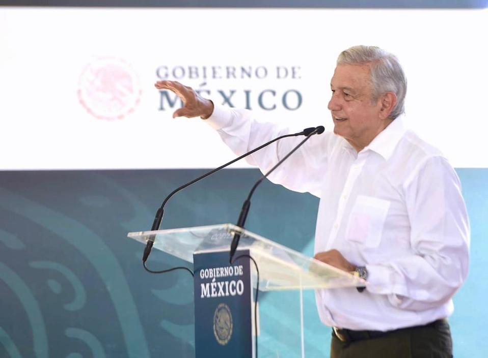 AMLO se pronunció a través de Twitter sobre el tema de la consulta en Baja California. (Presidencia)