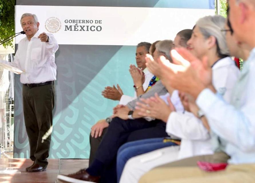 Andrés Manuel López Obrador durante su gira en Sinaloa. (Cortesía)