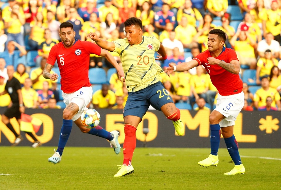 Chile y Colombia empatan en amistoso internacional (Reuters)