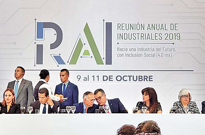 El funcionario dialogó con industriales en León, Guanajuato. especial