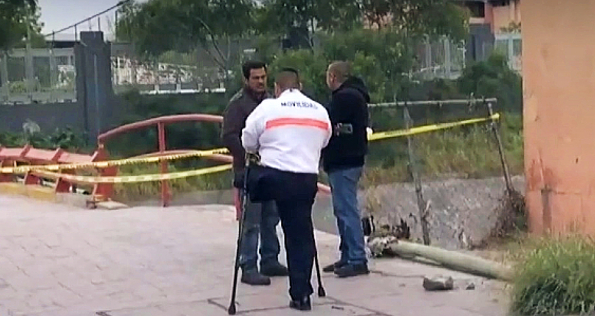 Rolando Canizalez Loera, trabaja más de 20 años en la Secretaría de  Vialidad y Tránsito pese a su amputación de su pierna izquierda. (Foto: Especial)