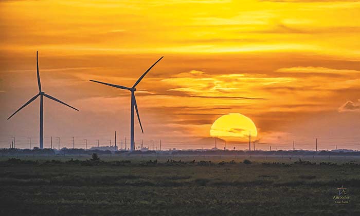 Imagen captada en Laguna Vista, Texas, que evoca a las energías eólicas y solar