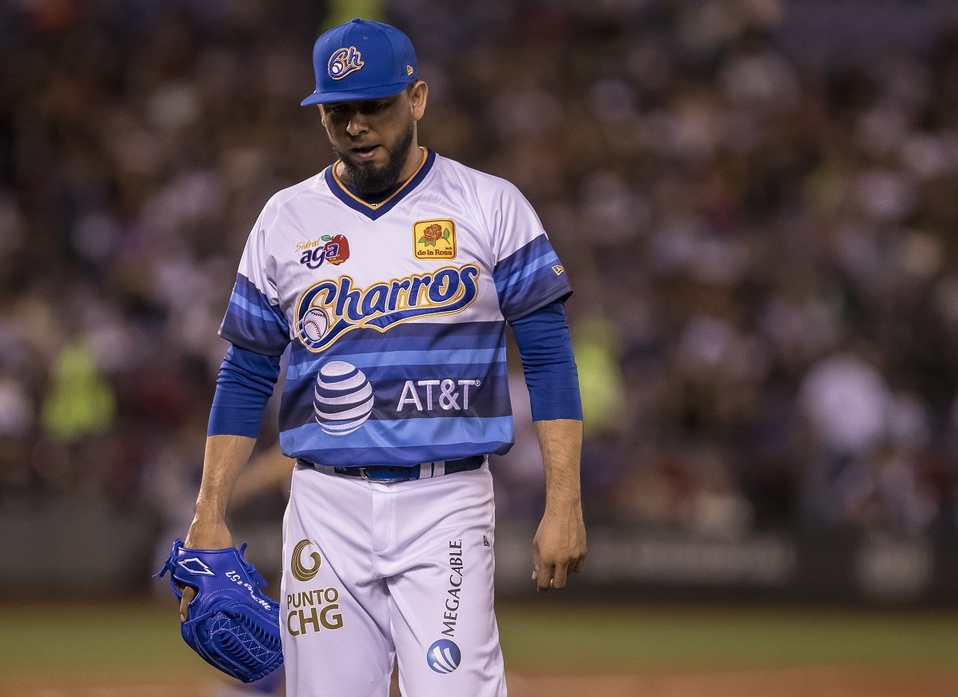 Le abollan la corona al campeón Charros. (Cortesía)