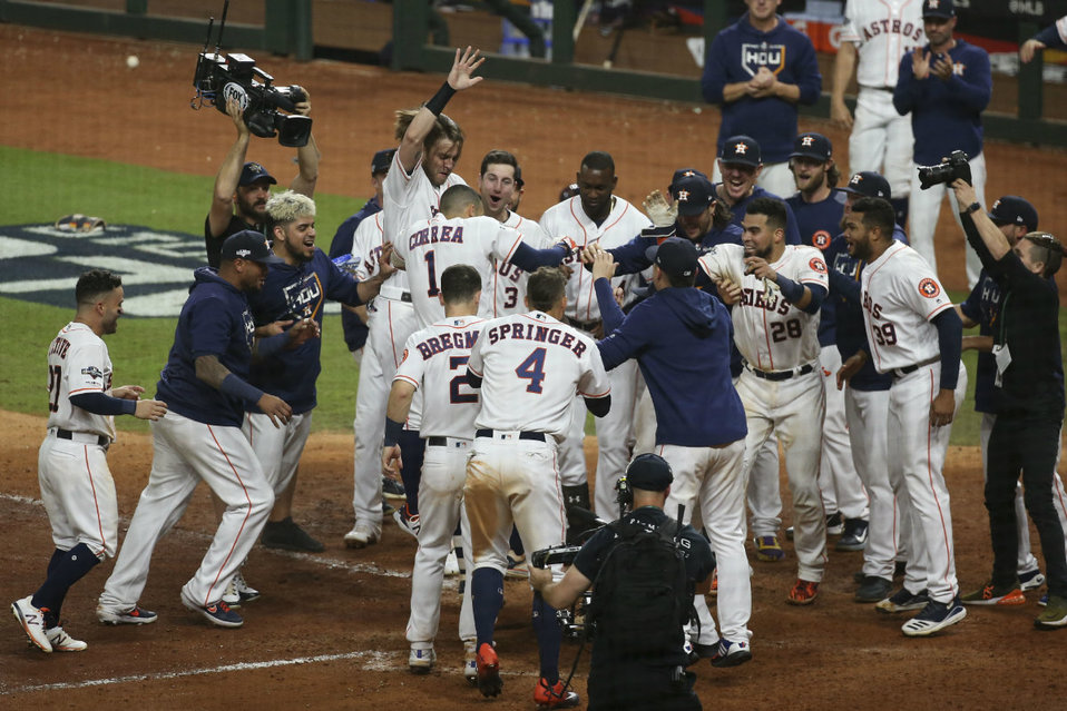 Astros de Houston empata la serie tras vencer a Yankees en extra innings (Reuters)