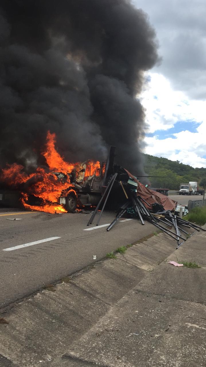 El choque generó una explosión.