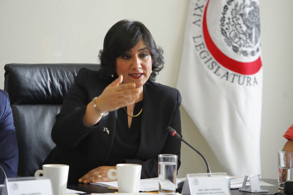 Irma Eréndira Sandoval durante su comparecencia ante la Comisión de Anticorrupción, Transparencia y Participación Ciudadana del Senado (Especial)