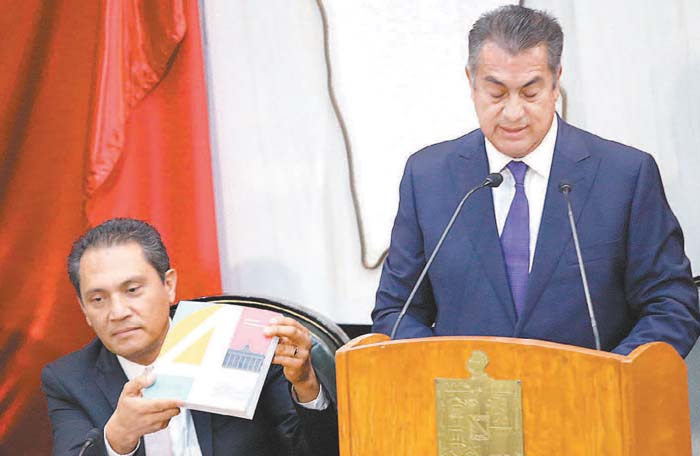Juan Carlos Ruiz (izq.) explicó que el castigo se votará solo en comisiones. Jorge López
