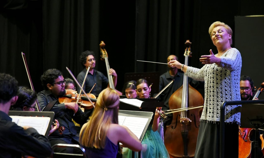A Natalia Riazanova se le debe la conformación de la Orquesta Sinfónica Juvenil de Torreón. (Cortesía)