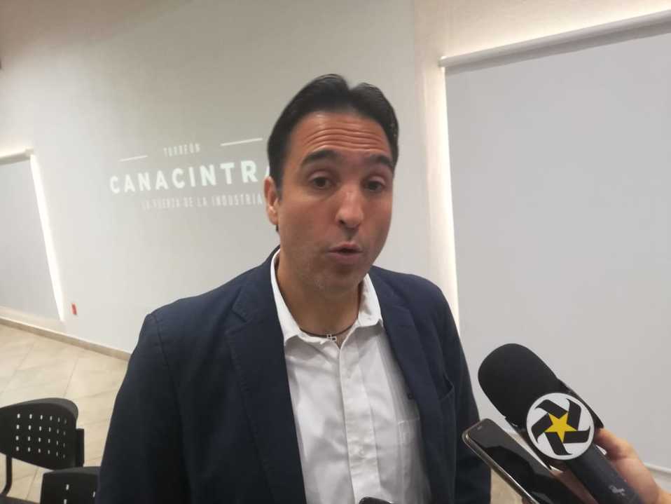 Carlos Braña, vocero del GEL, mencionó que se busca que exista inversión en la obra pública. (Luis López)