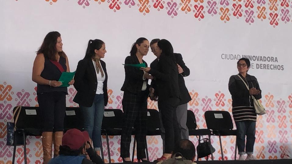 Claudia Sheinbaum en la entrega de créditos de autoempleo en la Magdalena Contreras.