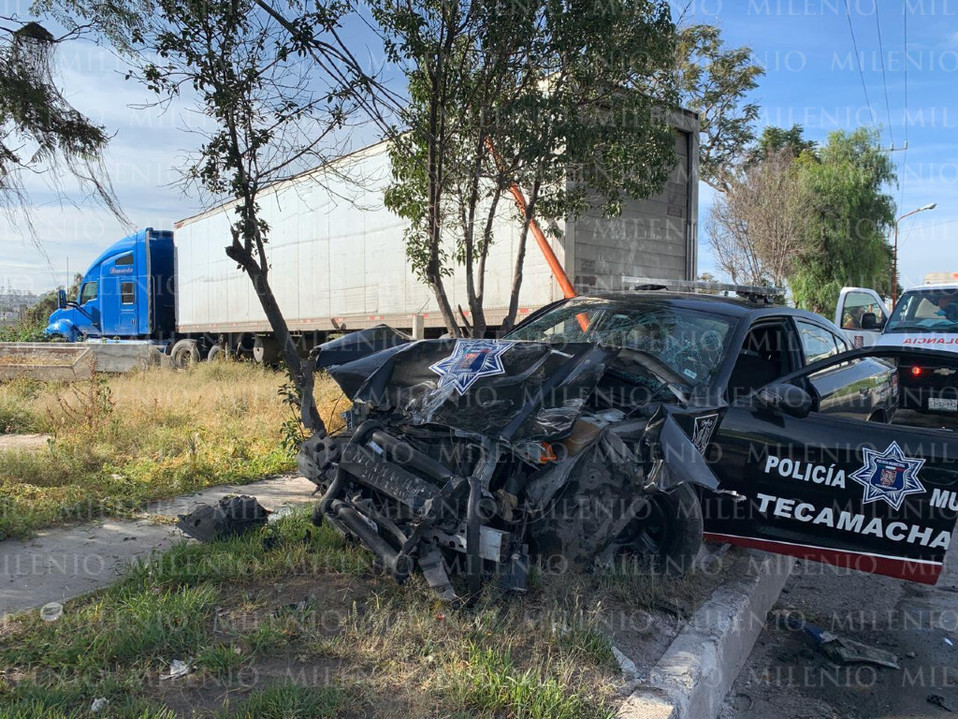 La colisión ocasionó que dos policías municipales resultaron con diversos golpes.(Especial)