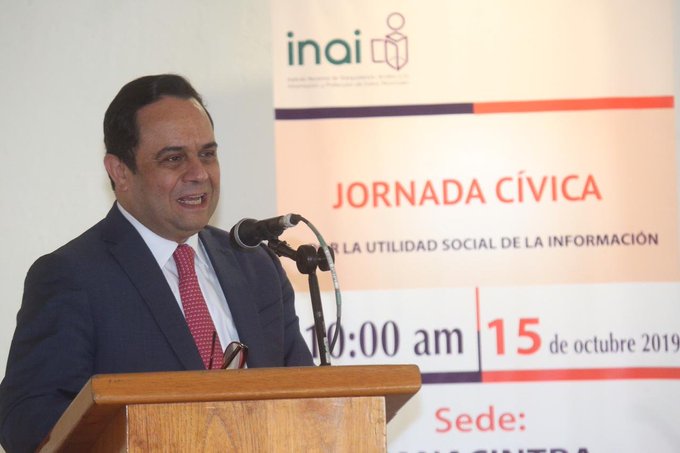 Francisco Javier Acuña acusa a sociedad de ser pasiva para denunciar corrupción/Twitter @INAImexico.