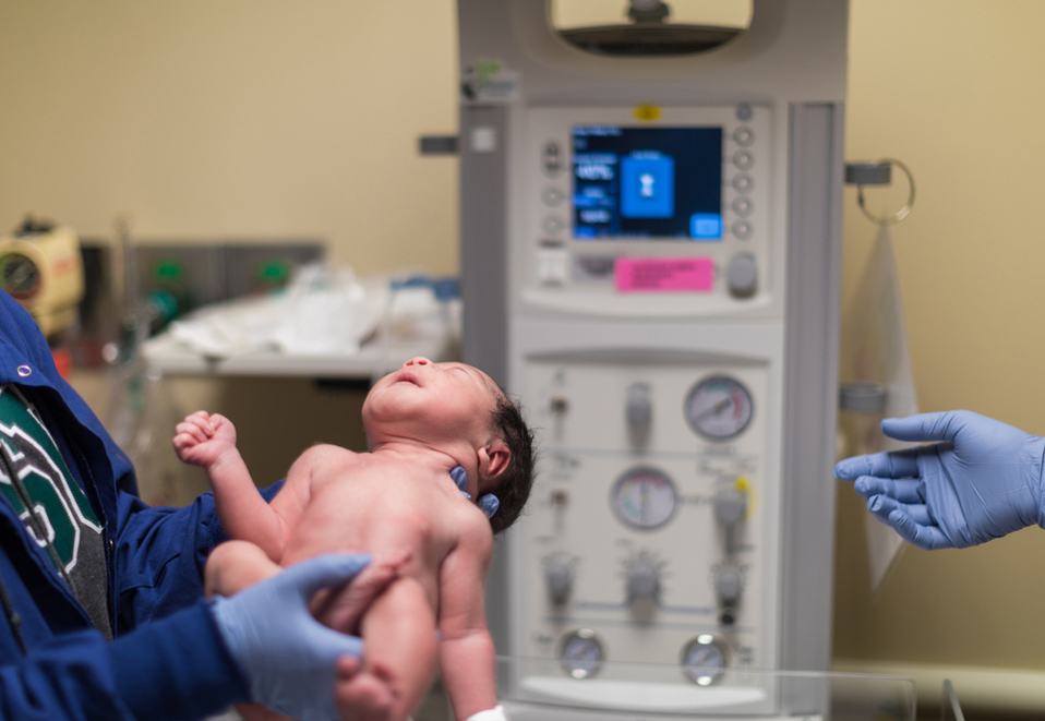 La bebé prematura se encuentra en cuidados intensivos. (Shutterstock)