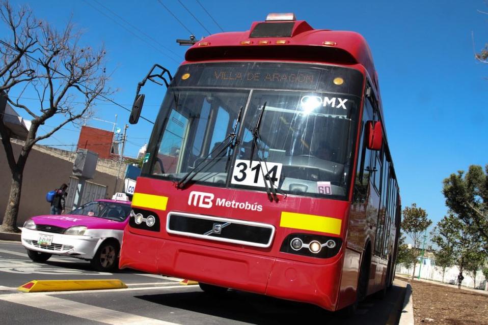 Metrobús de la CdMx de la Línea 6. (Archivo Cuartoscuro)