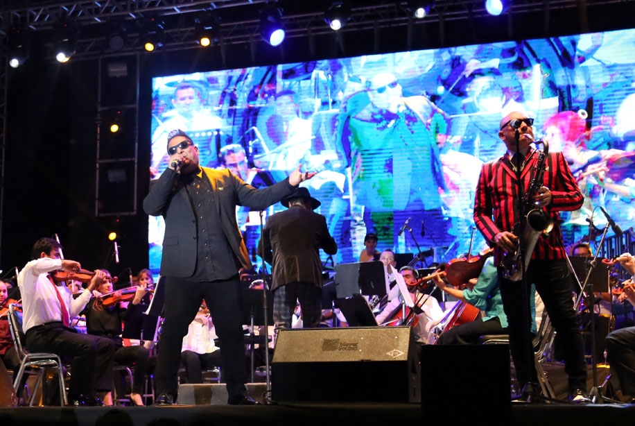 Inspector hizo de las suyas sobre el escenario. (Martín Piña Reta)