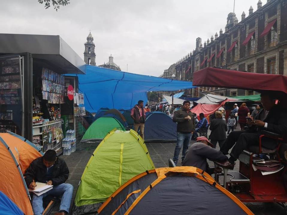 Maestros del CETEG instalan plantón frente a SEP. | César Velázquez