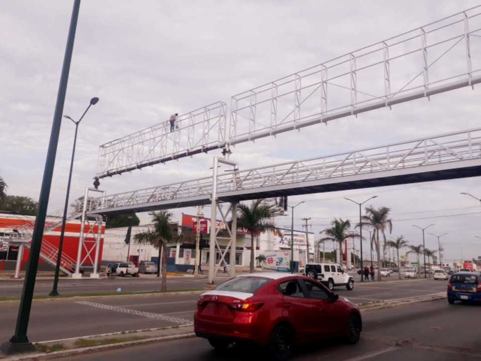 Puente Peatonal en Avenida Hidalgo (Foto/CORTESÍA)