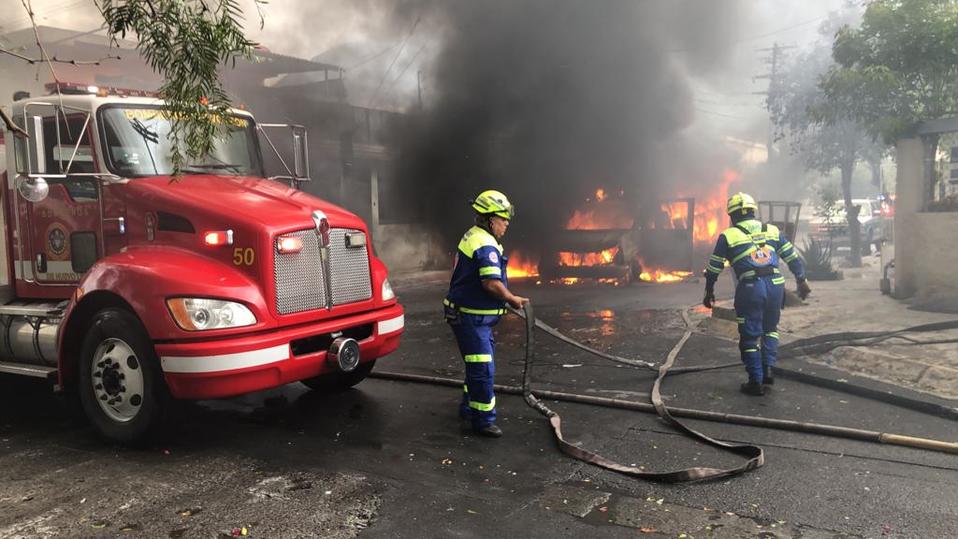 El reporte movilizó a Bomberos de Nuevo León y elementos del Grupo Jaguares. (Foto: Especial)