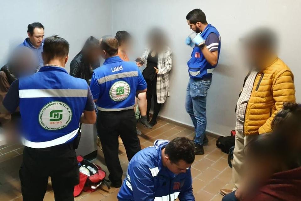 Cuatro usuarios cayeron de las escaleras eléctricas  en el Metro Polanco. | Cinthya Stettin