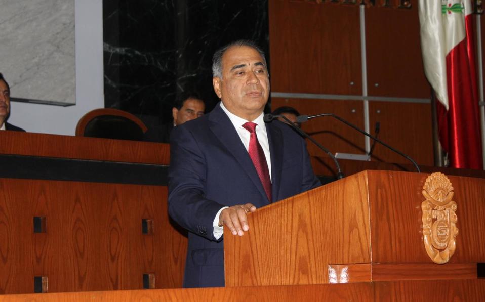 El gobernador hizo un llamado al gobierno federal y legisladores para que contribuyan con Guerrero. (Rogelio Agustín)