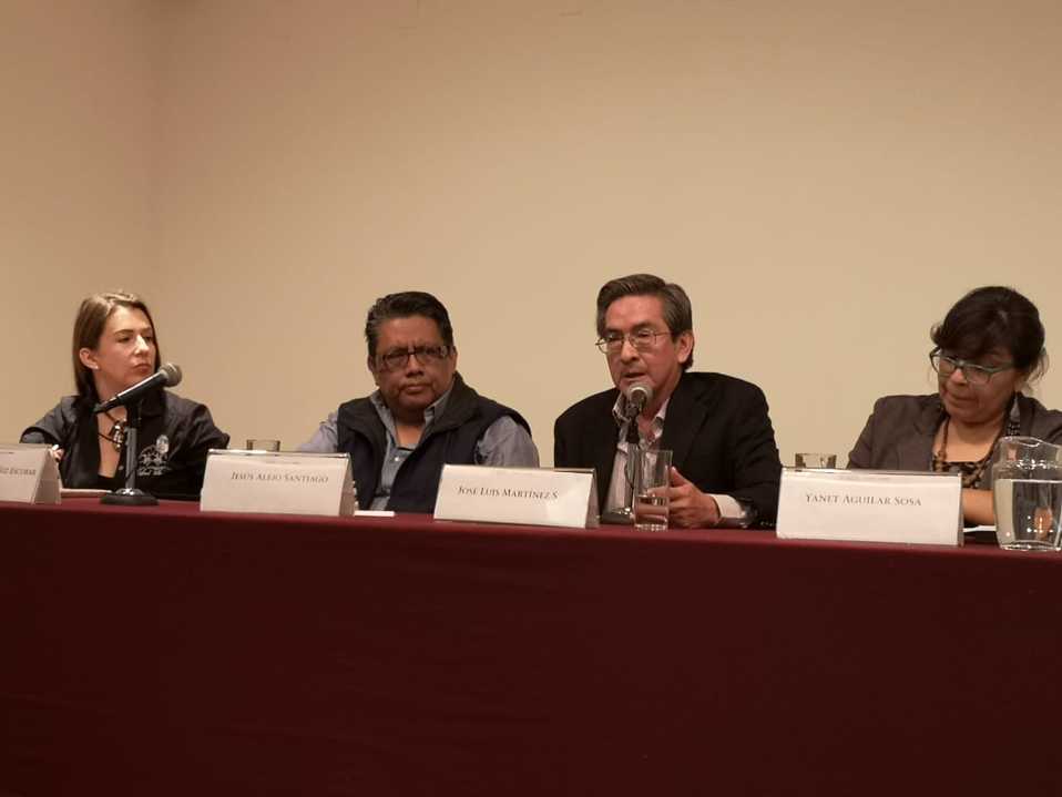Julia Santibáñez Escobar, José Luis Martínez S., Jesús Alejo Santiago y Yanet Aguilar Sosa en la Mesa Periodlismo y LIteratura en el Palacio de Bellas