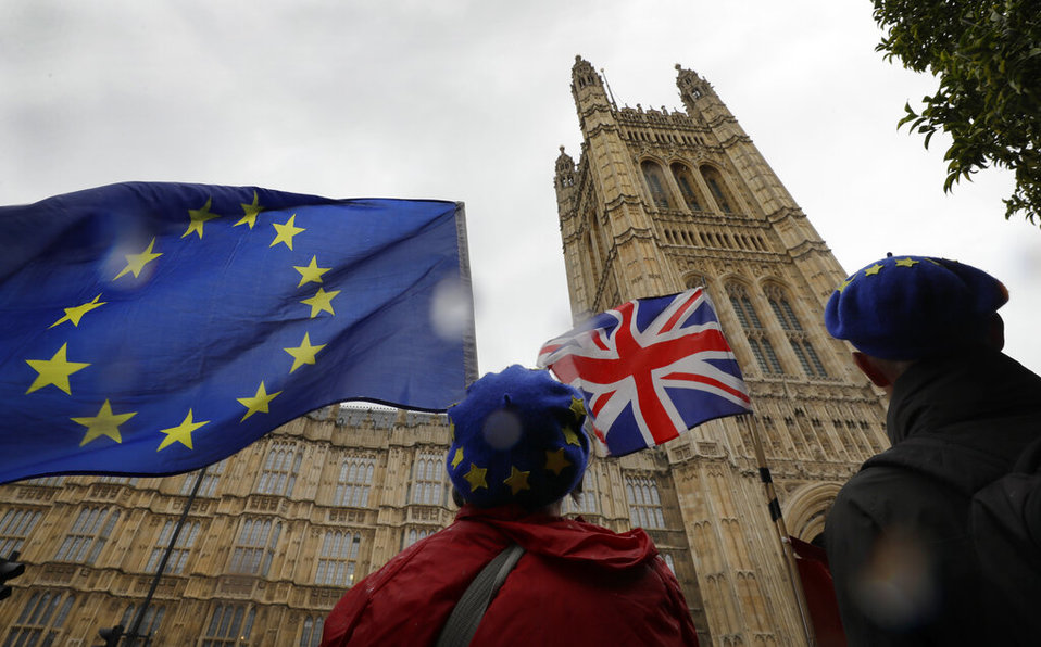 El parlamento británico se reunirá el próximo sábado para revisar las nuevas negociaciones del Brexit. (AP)