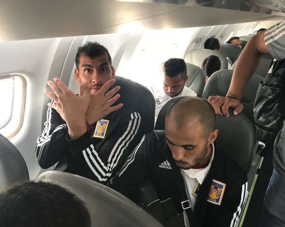 Tigres llega a Veracruz para enfrentar a Tiburones (@TigresOficial)