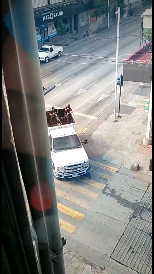 Videos que circulan en redes sociales muestran los supuestos enfrentamientos en las cercanías de la Fiscalía General del Estado. (Especial)